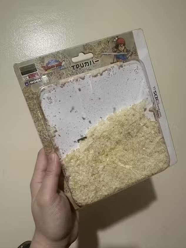 十年未拆封保护壳的收藏癖玩家，最终化为齑粉的痛苦故事